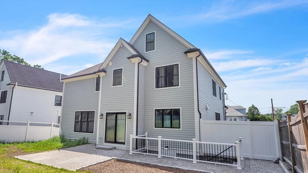 1 bed, 1 bath apartment for rent at 6 Alaric Ter Unit B, West Roxbury — photo 3 of 35