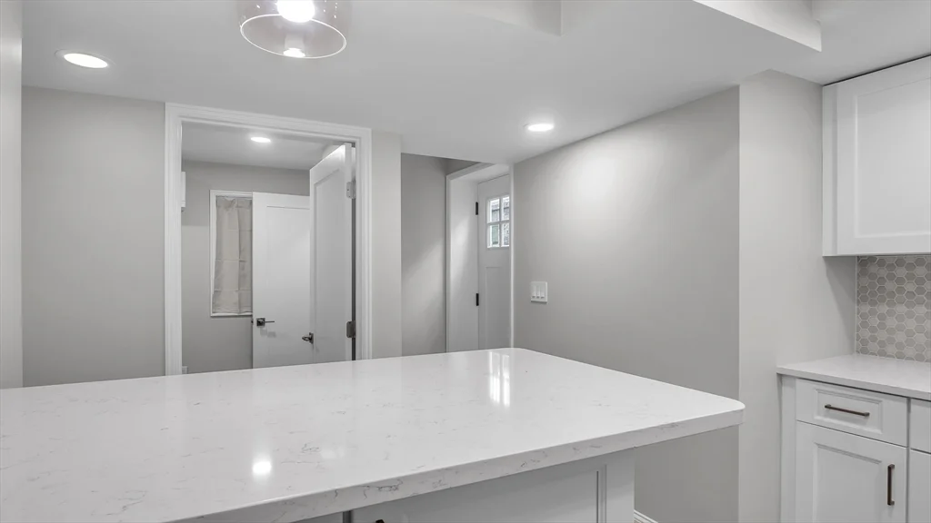 1 bed, 1 bath apartment for rent at 6 Alaric Ter Unit B, West Roxbury — photo 11 of 35