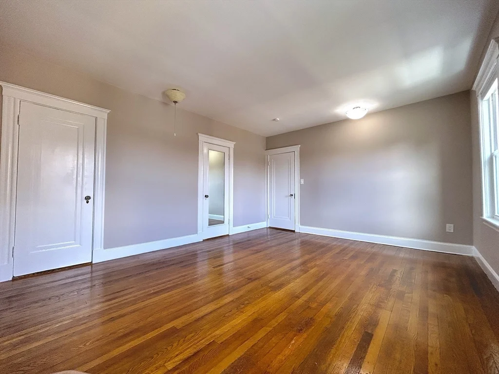 4 bed, 2 bath apartment for rent at 6 Alton Ct Unit 2, Coolidge Corner — photo 2 of 11
