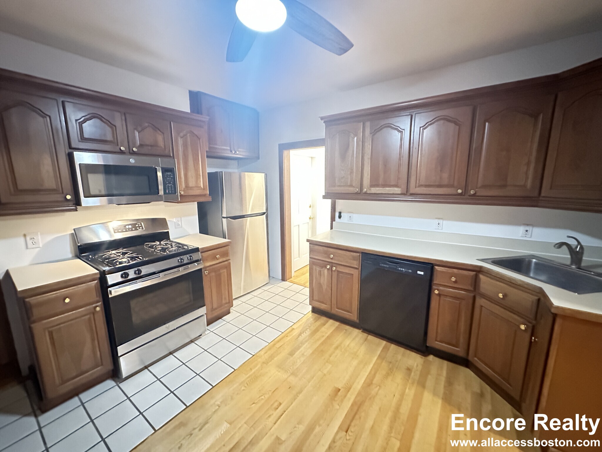 2 bed, 1 bath apartment for rent at 6 Antrim St Unit 1, Mid-Cambridge — photo 1 of 10