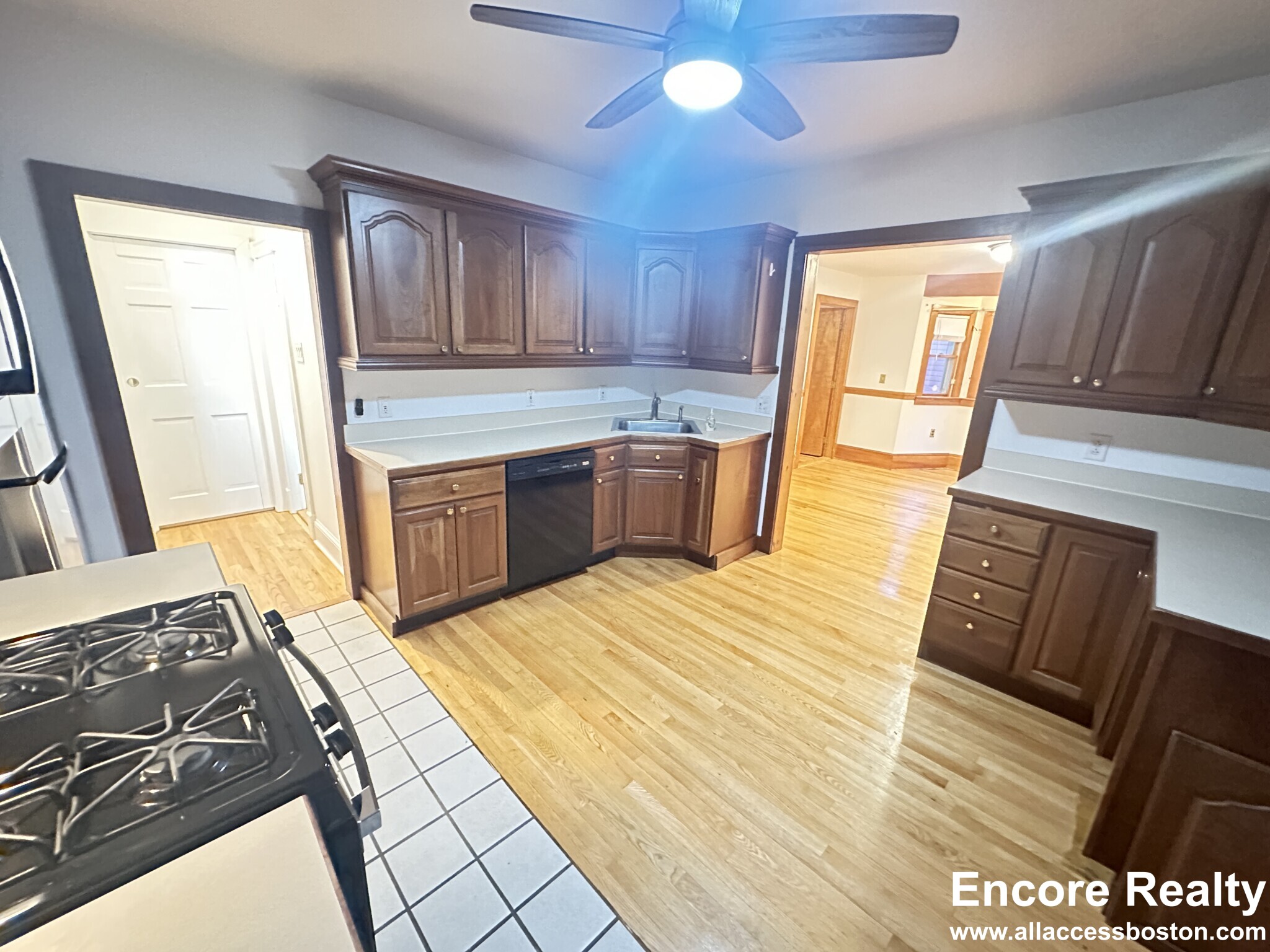 2 bed, 1 bath apartment for rent at 6 Antrim St Unit 1, Mid-Cambridge — photo 3 of 10