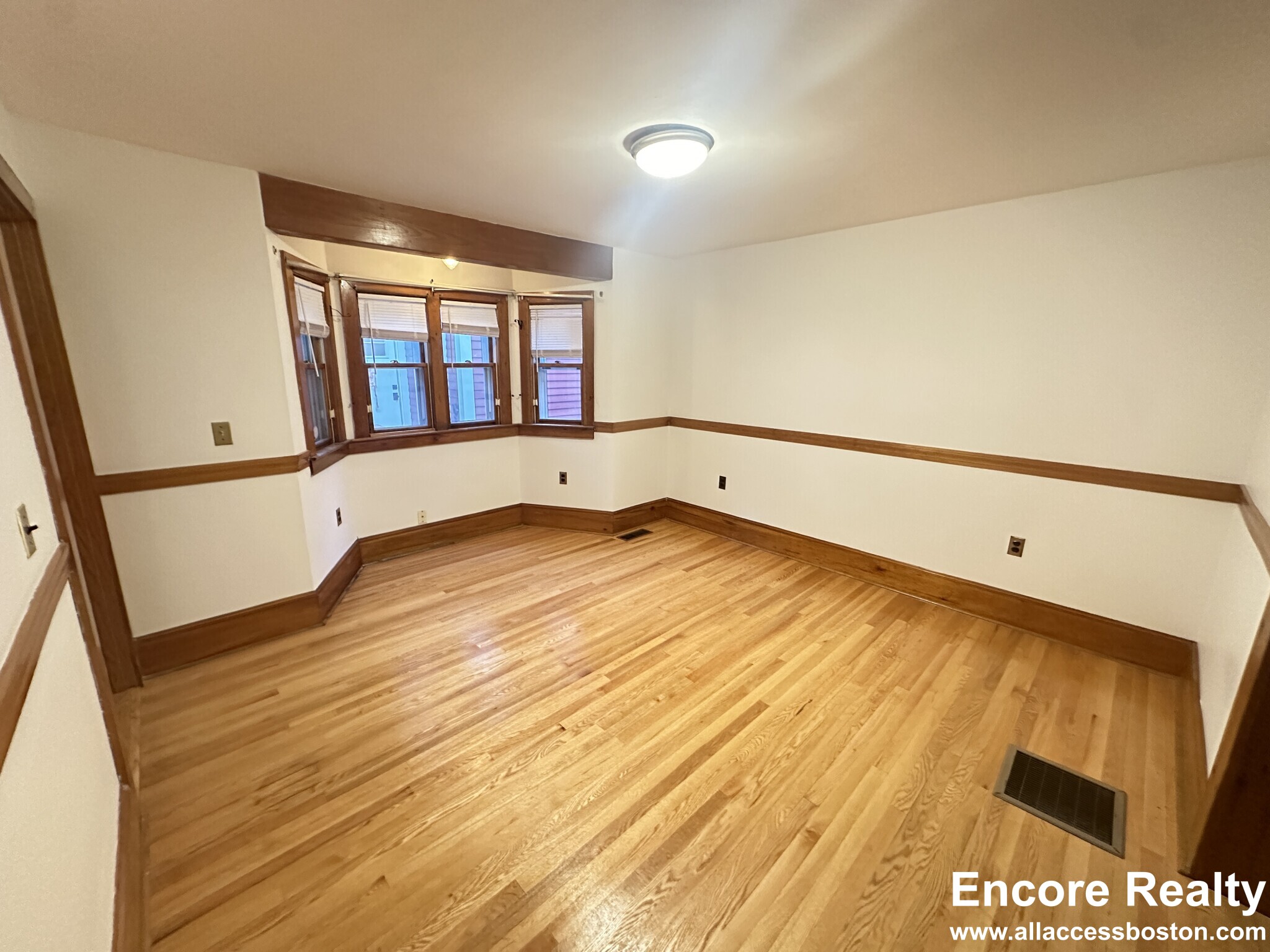 2 bed, 1 bath apartment for rent at 6 Antrim St Unit 1, Mid-Cambridge — photo 4 of 10