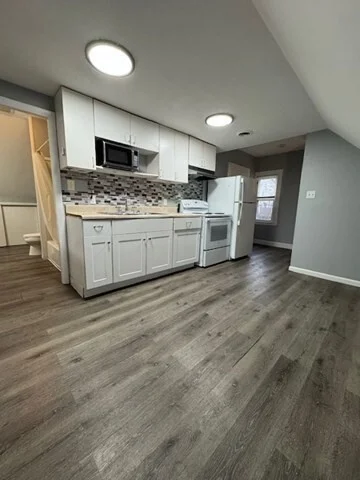 3 bed, 1 bath apartment for rent at 6 Apple St Unit 3, Lynn — photo 6 of 20