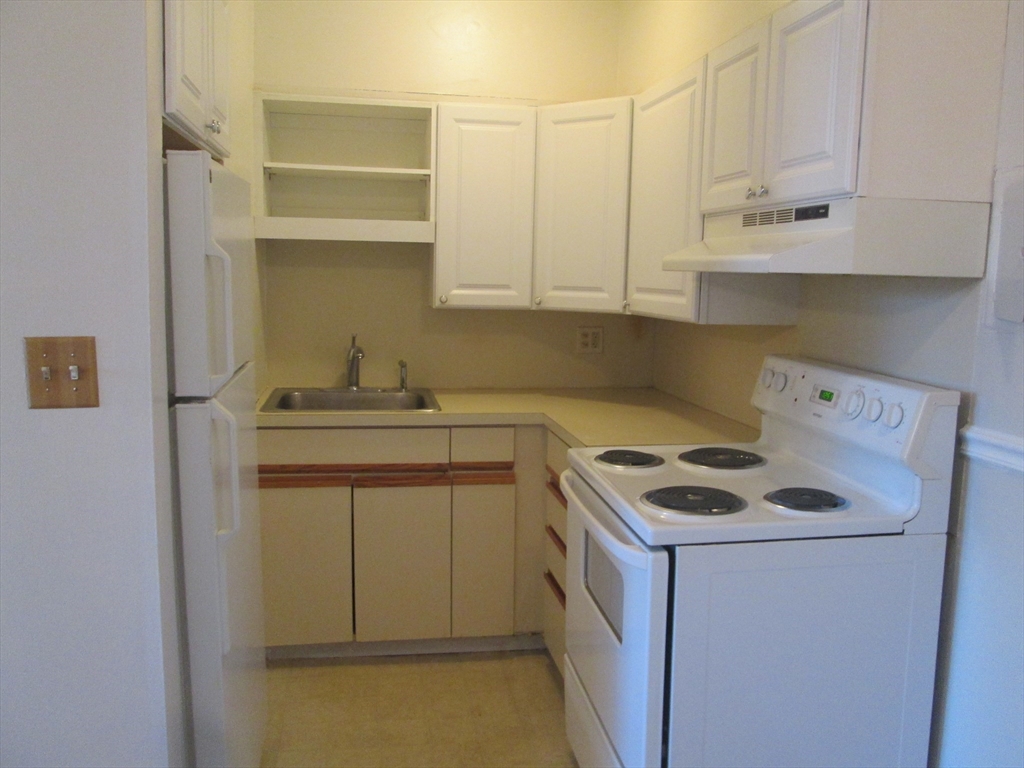 1 bed, 1 bath apartment for rent at 6 Arizona Unit 5, Arlington — photo 1 of 6