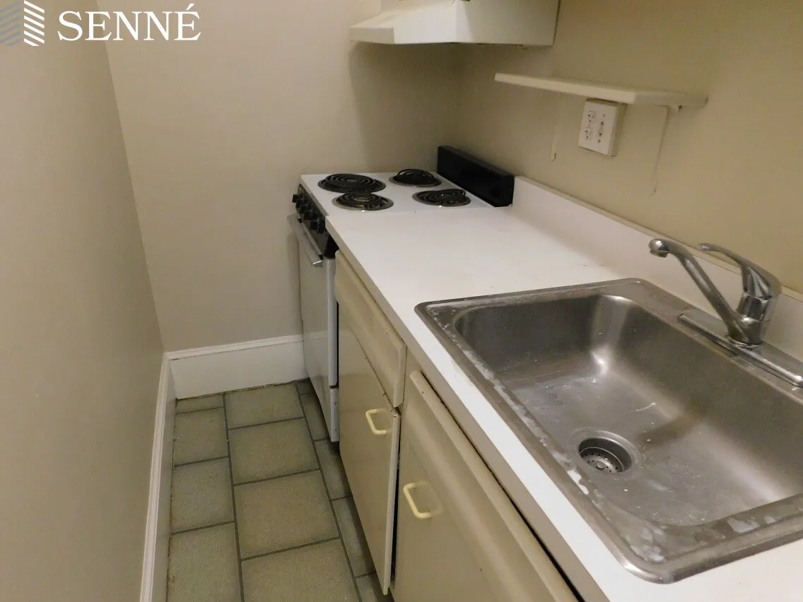 1.5 bed, 1 bath apartment for rent at 6 Arlington St Unit 11, Neighborhood Nine — photo 3 of 7