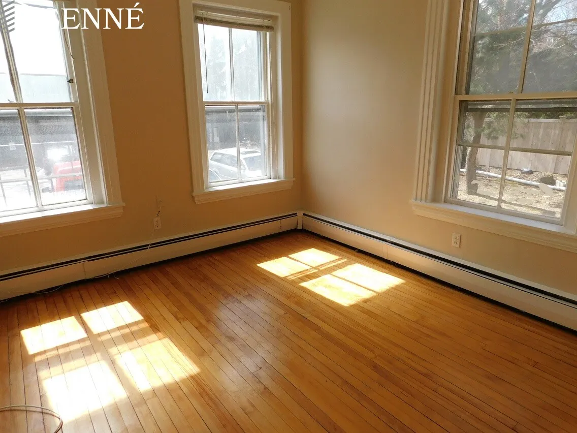 1.5 bed, 1 bath apartment for rent at 6 Arlington St Unit 11, Neighborhood Nine — photo 2 of 7
