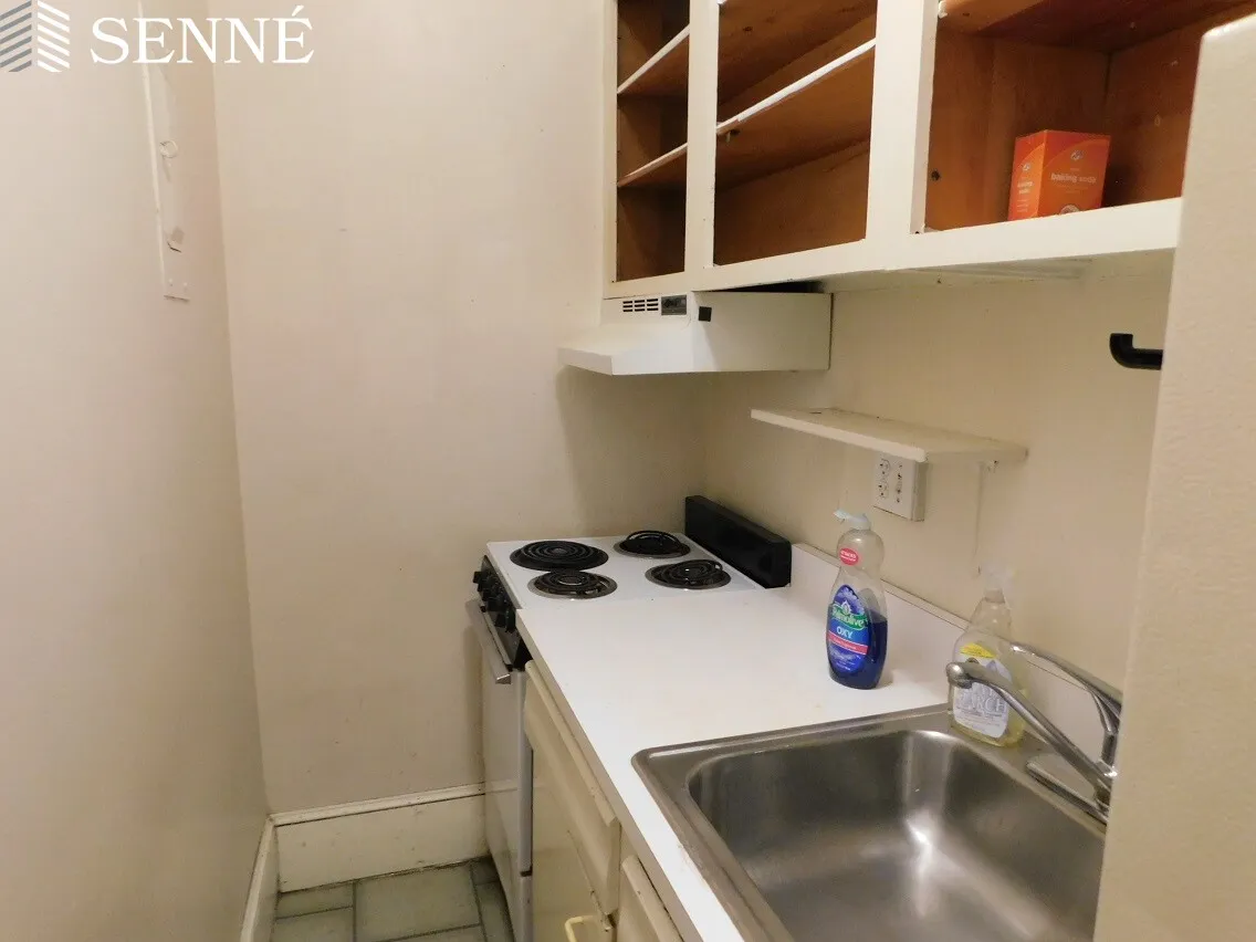 1.5 bed, 1 bath apartment for rent at 6 Arlington St Unit 11, Neighborhood Nine — photo 4 of 7