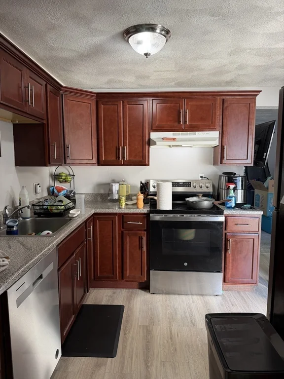 2 bed, 1 bath apartment for rent at 6 Ba Dr Unit E, North Attleboro — photo 3 of 14