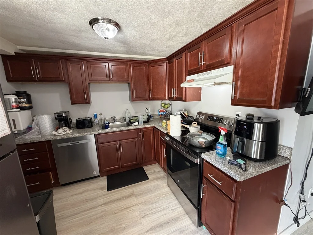 2 bed, 1 bath apartment for rent at 6 Ba Dr Unit E, North Attleboro — photo 2 of 14