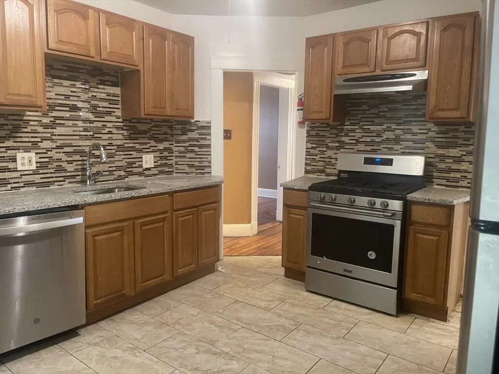 3 bed, 1 bath apartment for rent at 6 Bailey St Unit 1, Dorchester — photo 2 of 12