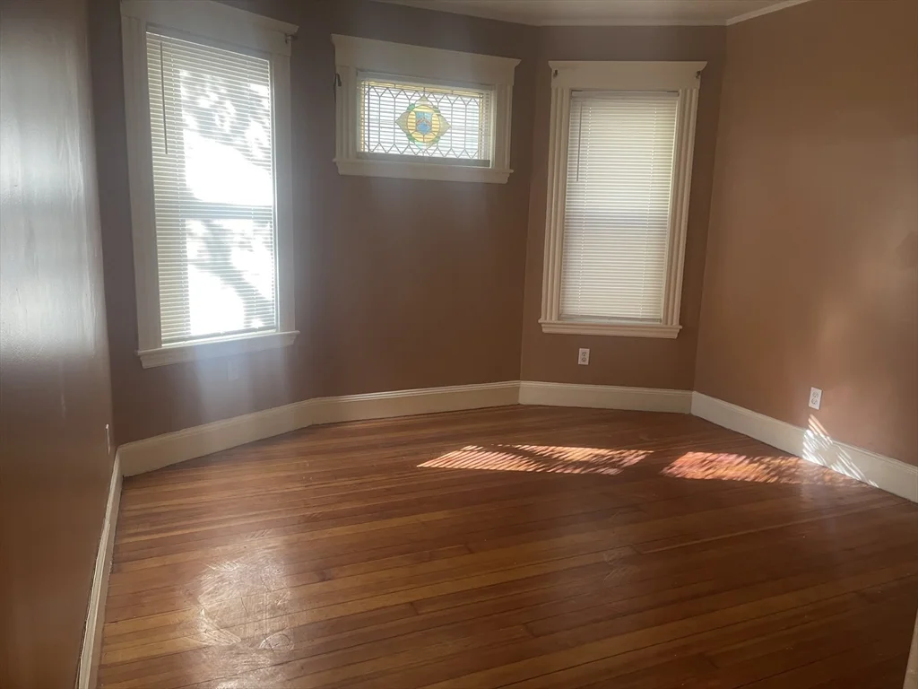 3 bed, 1 bath apartment for rent at 6 Bailey St Unit 1, Dorchester — photo 4 of 12