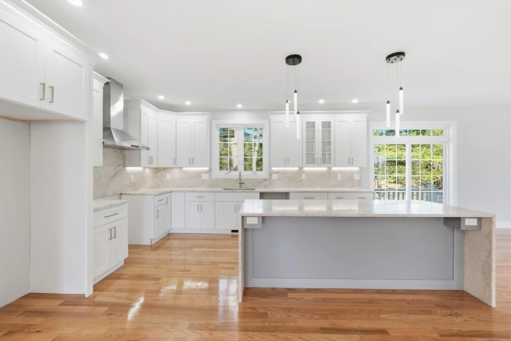 4 bed, 2 bath apartment for rent at 6 Barrows Rd, Worcester — photo 3 of 29