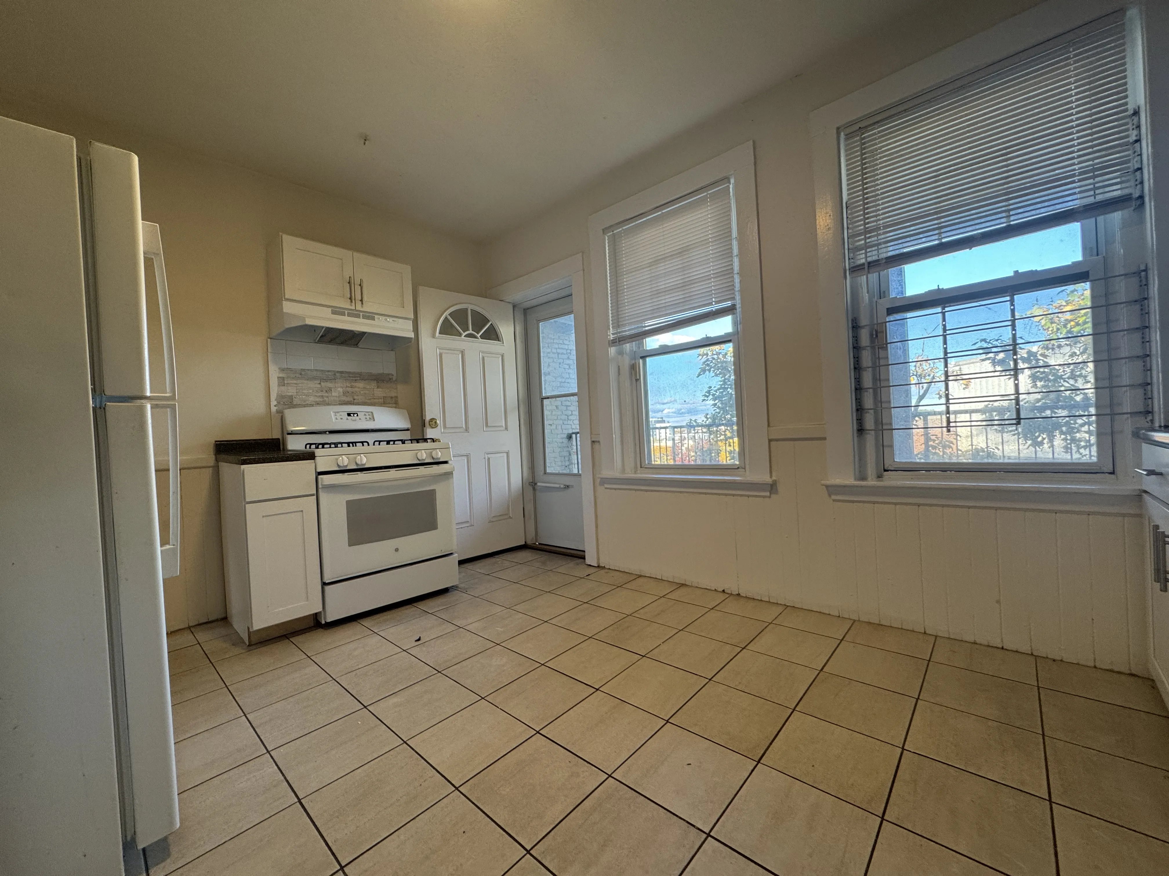 3 bed, 1 bath apartment for rent at 6 Barrows St Unit 6-6, Allston — photo 2 of 15