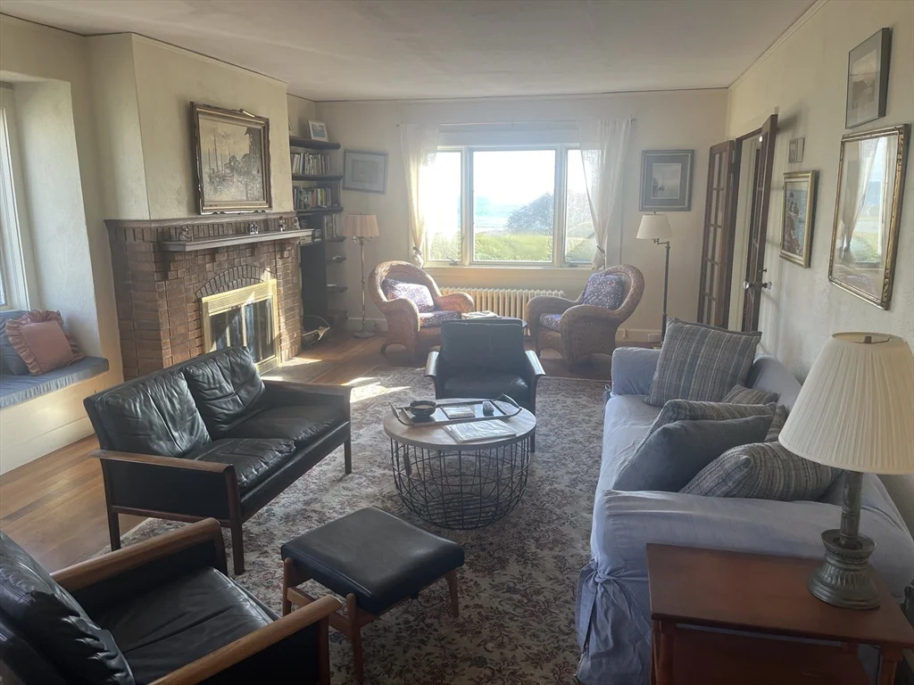 3 bed, 2 bath apartment for rent at 6 Bass Rocks Rd Unit 1, Bass Rocks — photo 2 of 16