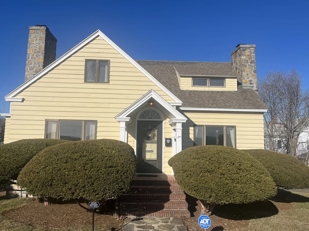 3 bed, 2 bath apartment for rent at 6 Bass Rocks Rd Unit 1, Bass Rocks — photo 6 of 16