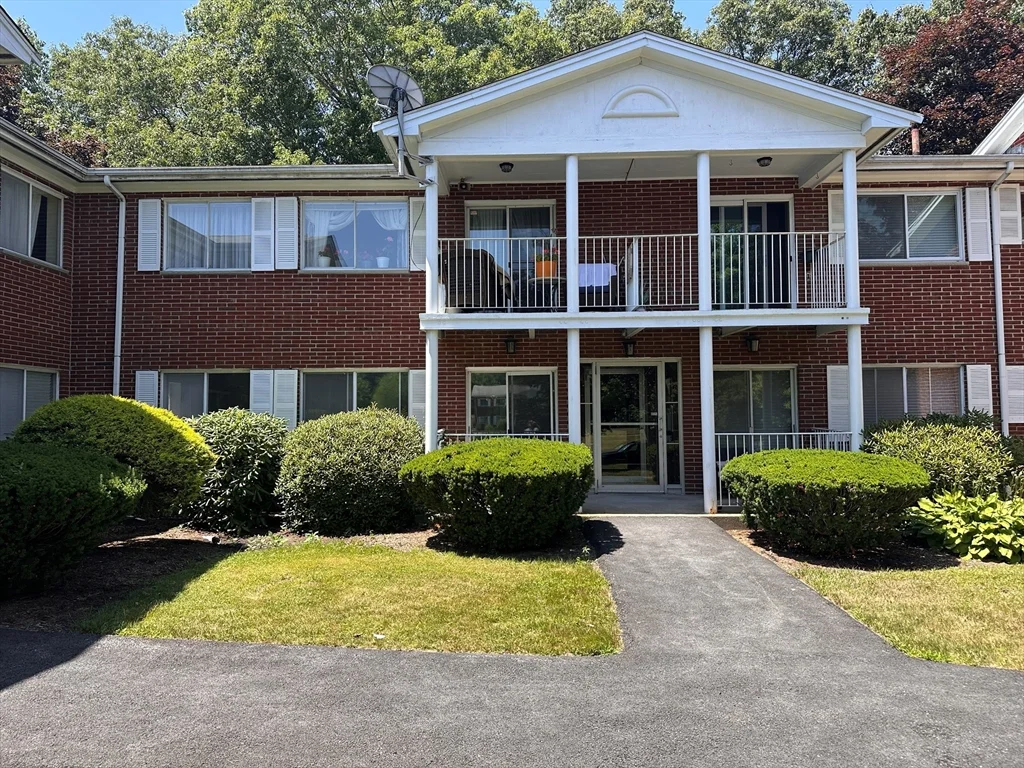 2 bed, 1 bath apartment for rent at 6 Bayberry Dr Unit 1, Sharon — photo 2 of 4