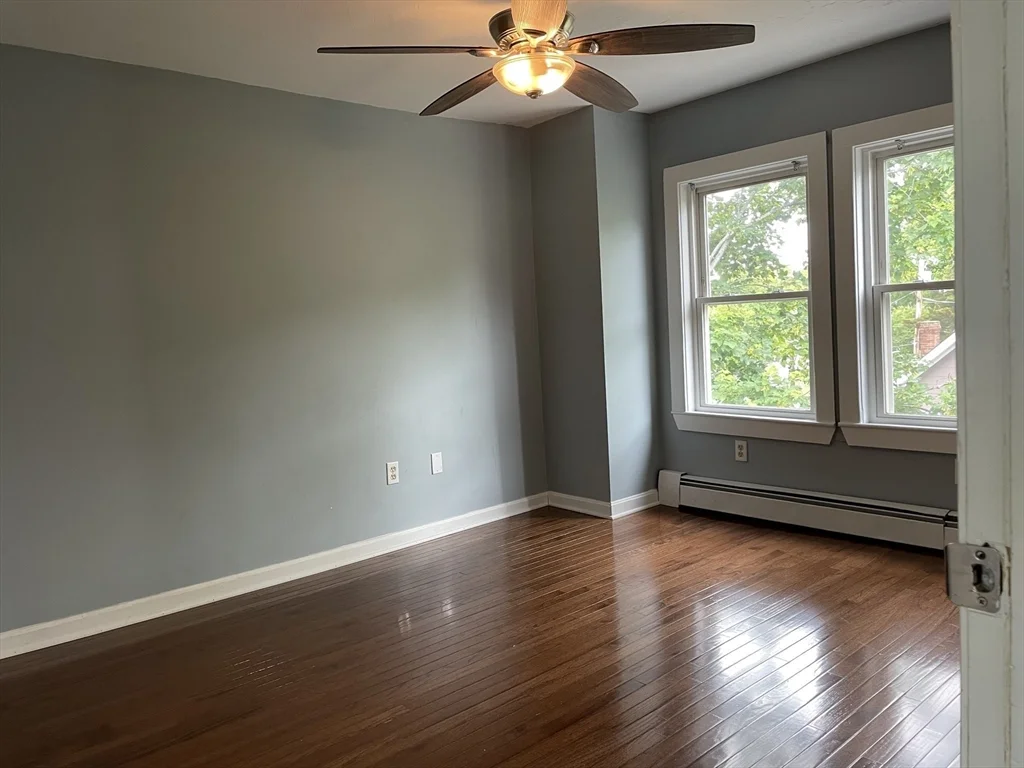 3 bed, 1 bath apartment for rent at 6 Beacon St Unit 3, Hyde Park — photo 7 of 11