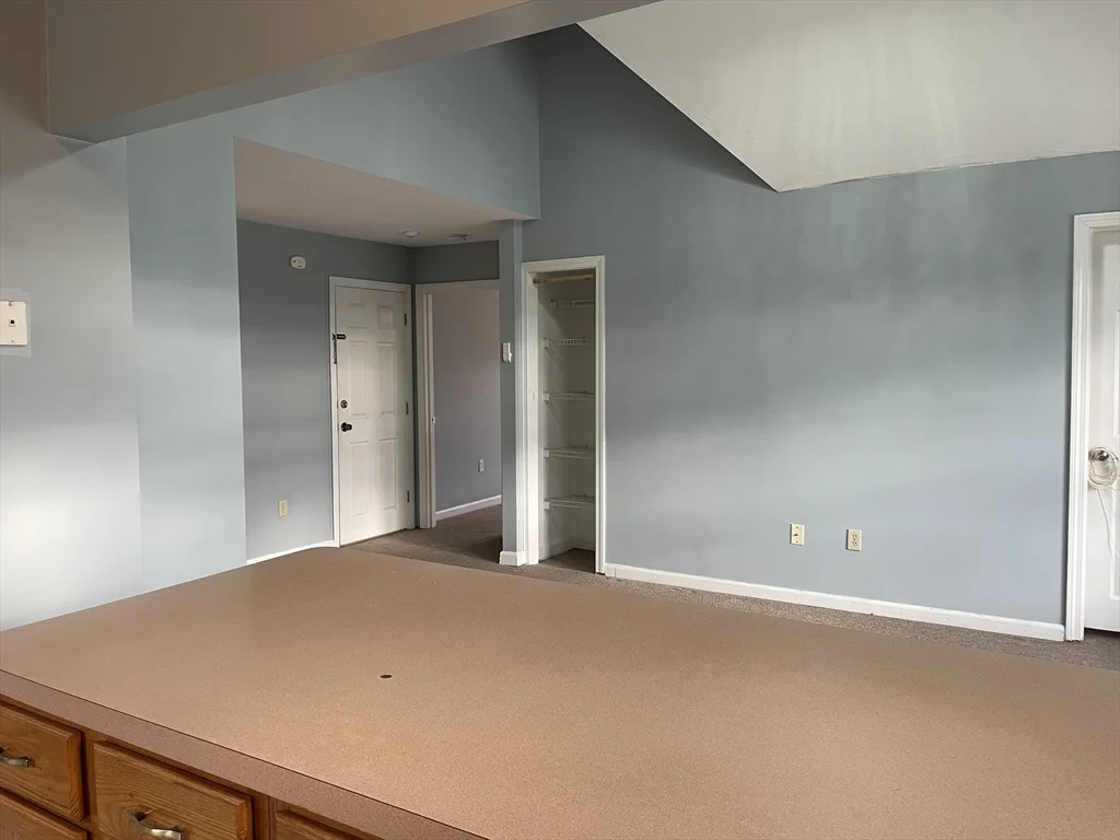 3 bed, 1 bath apartment for rent at 6 Beacon St Unit 3, Hyde Park — photo 10 of 11