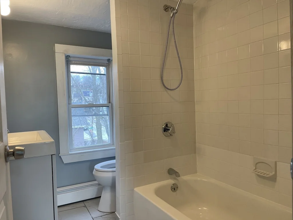 3 bed, 1 bath apartment for rent at 6 Beacon St Unit 3, Hyde Park — photo 11 of 11