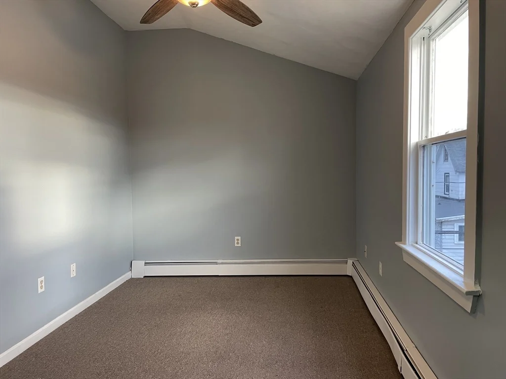 3 bed, 1 bath apartment for rent at 6 Beacon St Unit 3, Hyde Park — photo 9 of 11