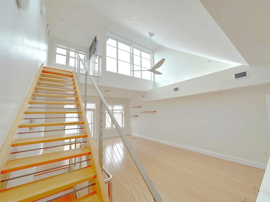 2 bed, 2 bath apartment for rent at 6 Beacon Unit 3, Union Square — photo 2 of 10