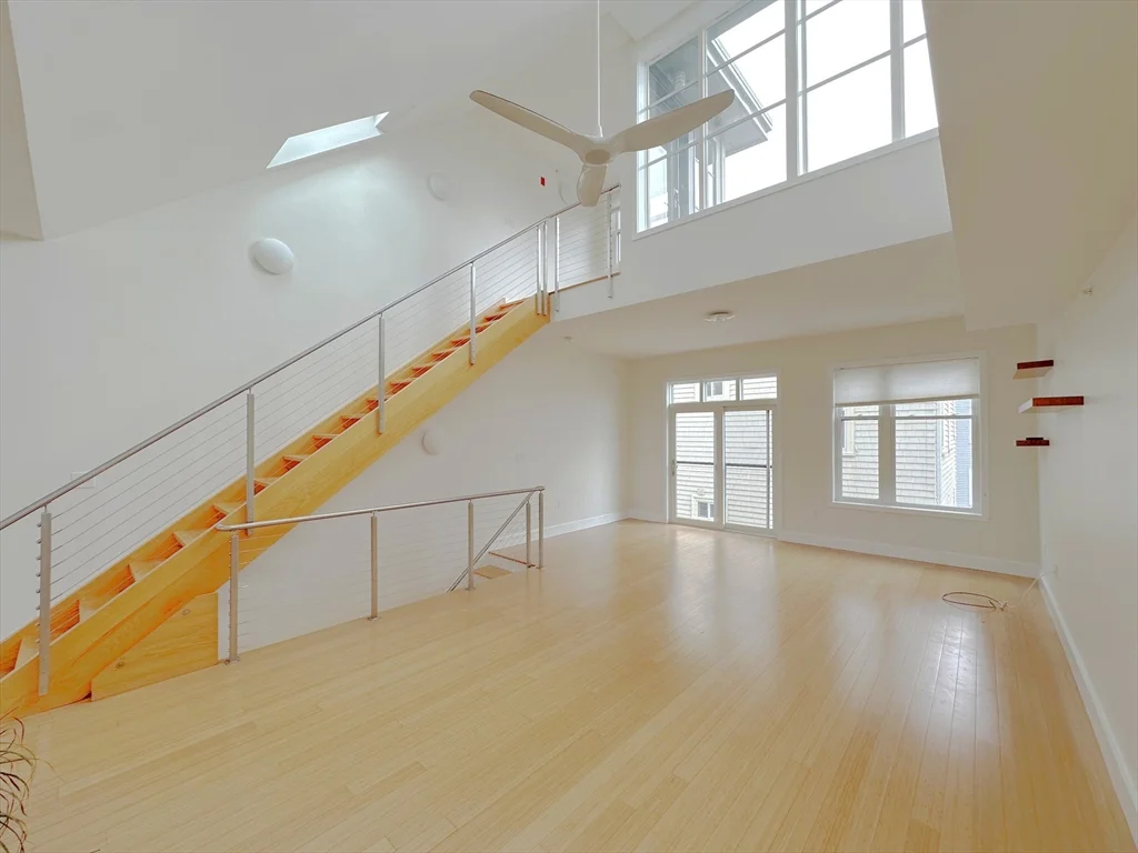 2 bed, 2 bath apartment for rent at 6 Beacon Unit 3, Union Square — photo 3 of 10