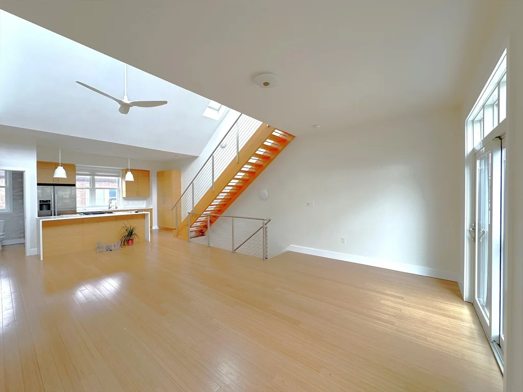 2 bed, 2 bath apartment for rent at 6 Beacon Unit 3, Union Square — photo 5 of 10