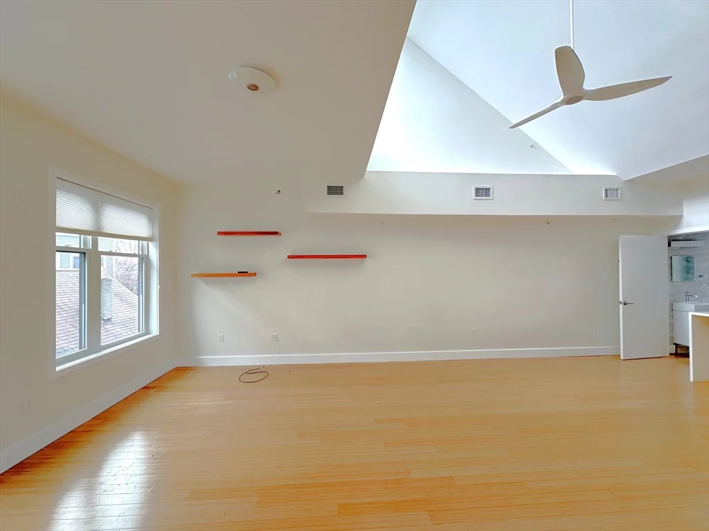 2 bed, 2 bath apartment for rent at 6 Beacon Unit 3, Union Square — photo 6 of 10
