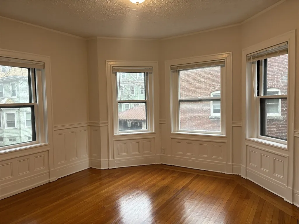 4 bed, 1 bath apartment for rent at 6 Beals St Unit 2, North Brookline — photo 3 of 9