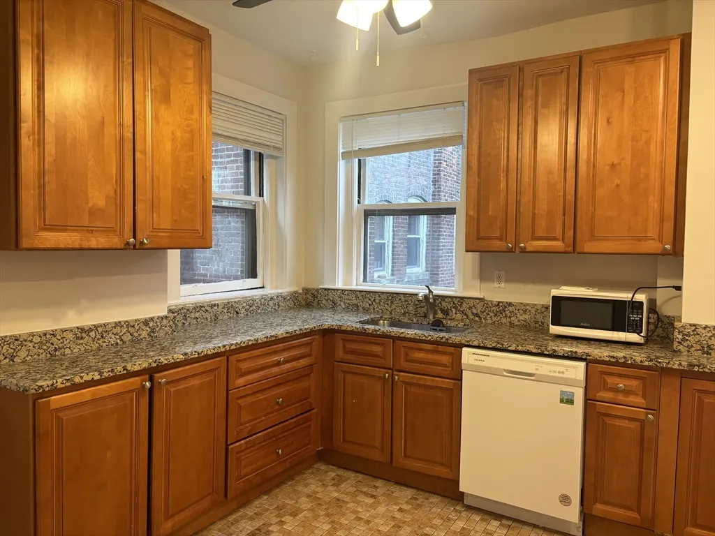 4 bed, 1 bath apartment for rent at 6 Beals St Unit 2, North Brookline