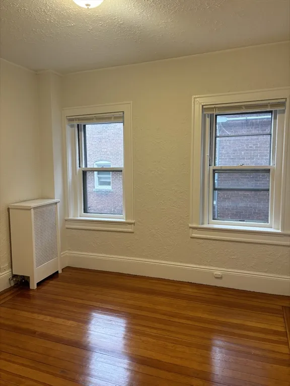 4 bed, 1 bath apartment for rent at 6 Beals St Unit 2, North Brookline — photo 4 of 9