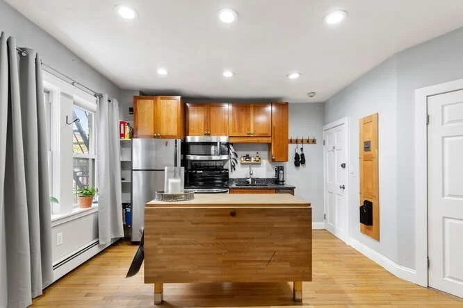 2 bed, 1 bath apartment for rent at 6 Bedford Unit 1R, Ward Two — photo 3 of 18