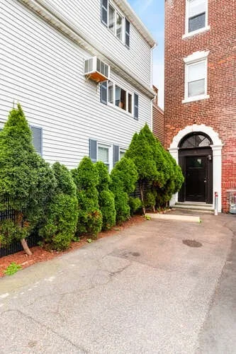 2 bed, 1 bath apartment for rent at 6 Bedford Unit 1R, Ward Two — photo 16 of 18
