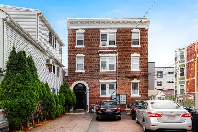 2 bed, 1 bath apartment for rent at 6 Bedford Unit 1R, Ward Two — photo 1 of 18