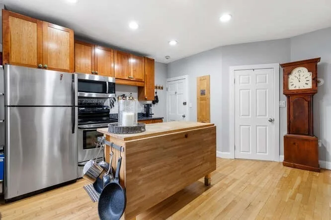 2 bed, 1 bath apartment for rent at 6 Bedford Unit 1R, Ward Two — photo 6 of 18