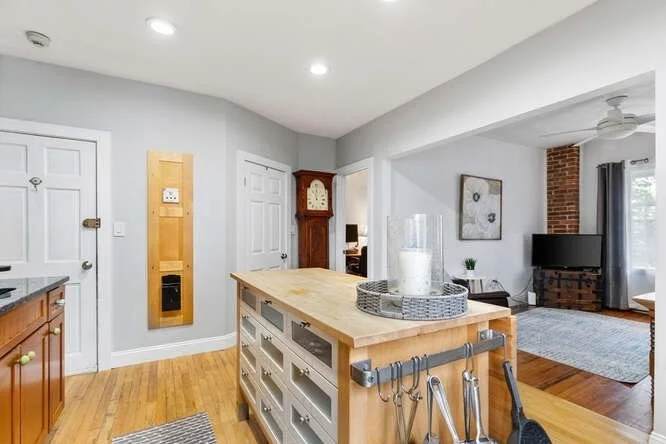 2 bed, 1 bath apartment for rent at 6 Bedford Unit 1R, Ward Two — photo 4 of 18
