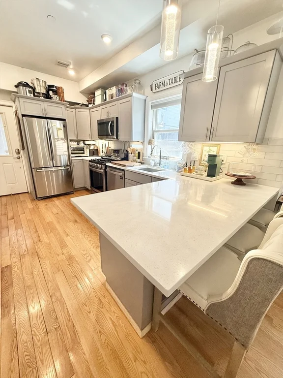 3 bed, 2 bath apartment for rent at 6 Beech St Unit 2, North Cambridge — photo 1 of 19