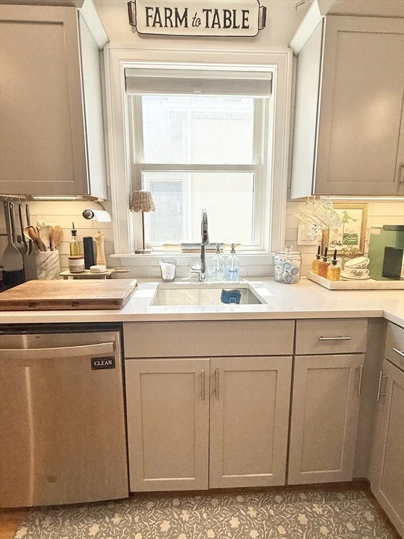 3 bed, 2 bath apartment for rent at 6 Beech St Unit 2, North Cambridge — photo 4 of 19
