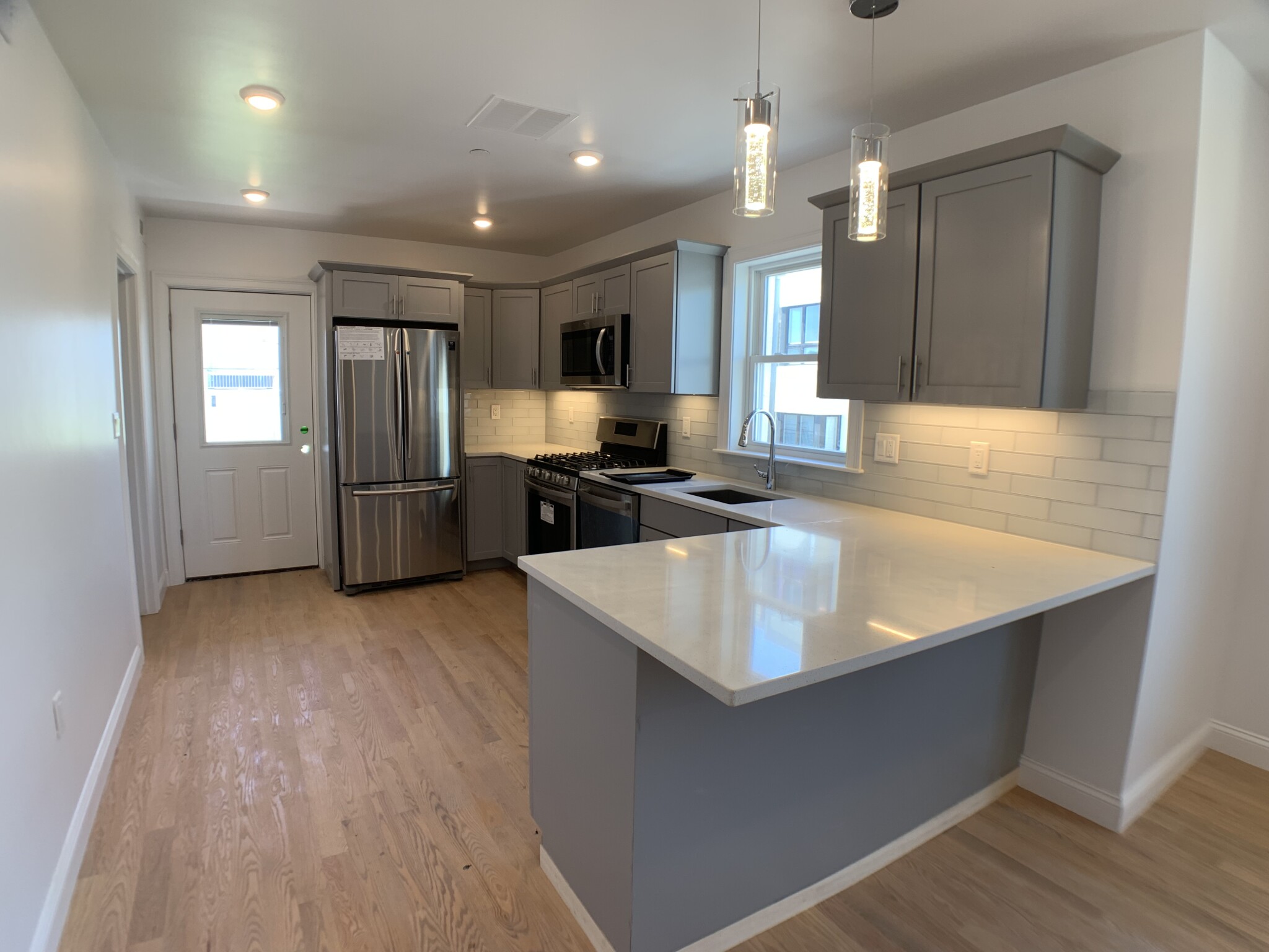 3 bed, 2 bath apartment for rent at 6 Beech St Unit 2A, North Cambridge — photo 2 of 21