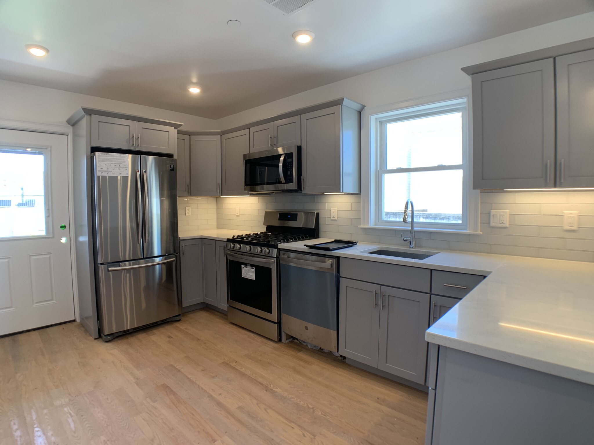 3 bed, 2 bath apartment for rent at 6 Beech St Unit 2A, North Cambridge — photo 3 of 21