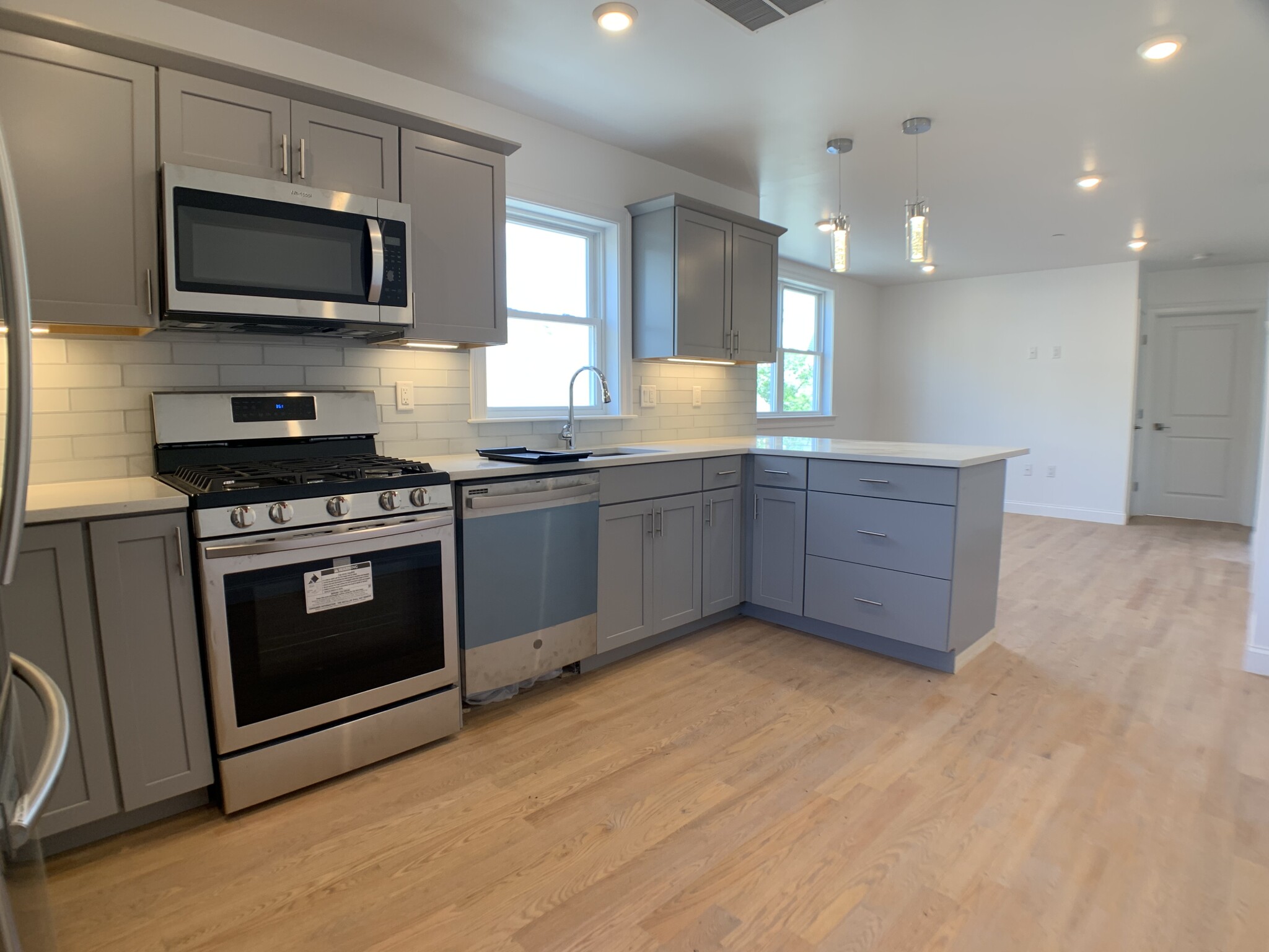 3 bed, 2 bath apartment for rent at 6 Beech St Unit 2A, North Cambridge — photo 5 of 21