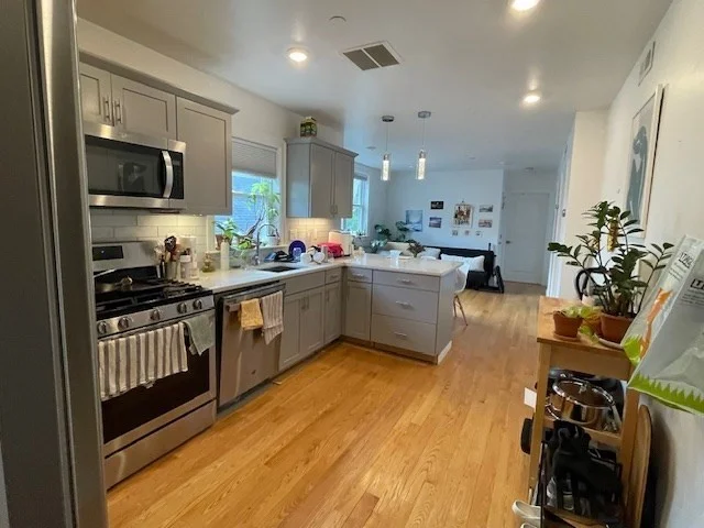 3 bed, 2 bath apartment for rent at 6 Beech St Unit 3, North Cambridge — photo 3 of 16