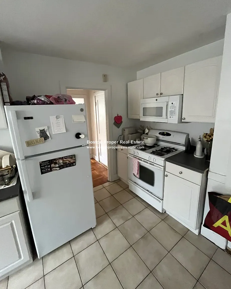 1 bed, 1 bath apartment for rent at 6 Beechcroft St Unit 4, Brighton — photo 3 of 11