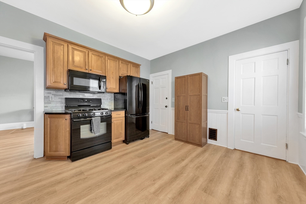 3 bed, 1 bath apartment for rent at 6 Bellflower St Unit 2, Dorchester — photo 4 of 18
