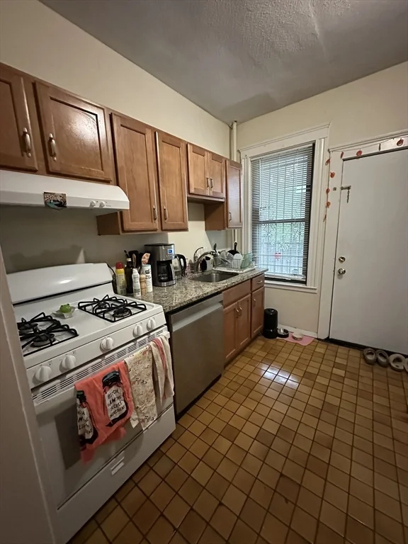 2 bed, 1 bath apartment for rent at 6 Bellvista Unit 2, Brighton — photo 4 of 11