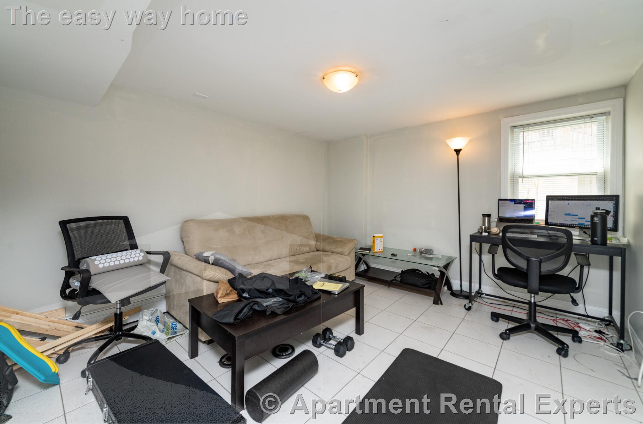 6 bed, 2 bath apartment for rent at 6 Belmont St Unit 1, Spring Hill — photo 7 of 12
