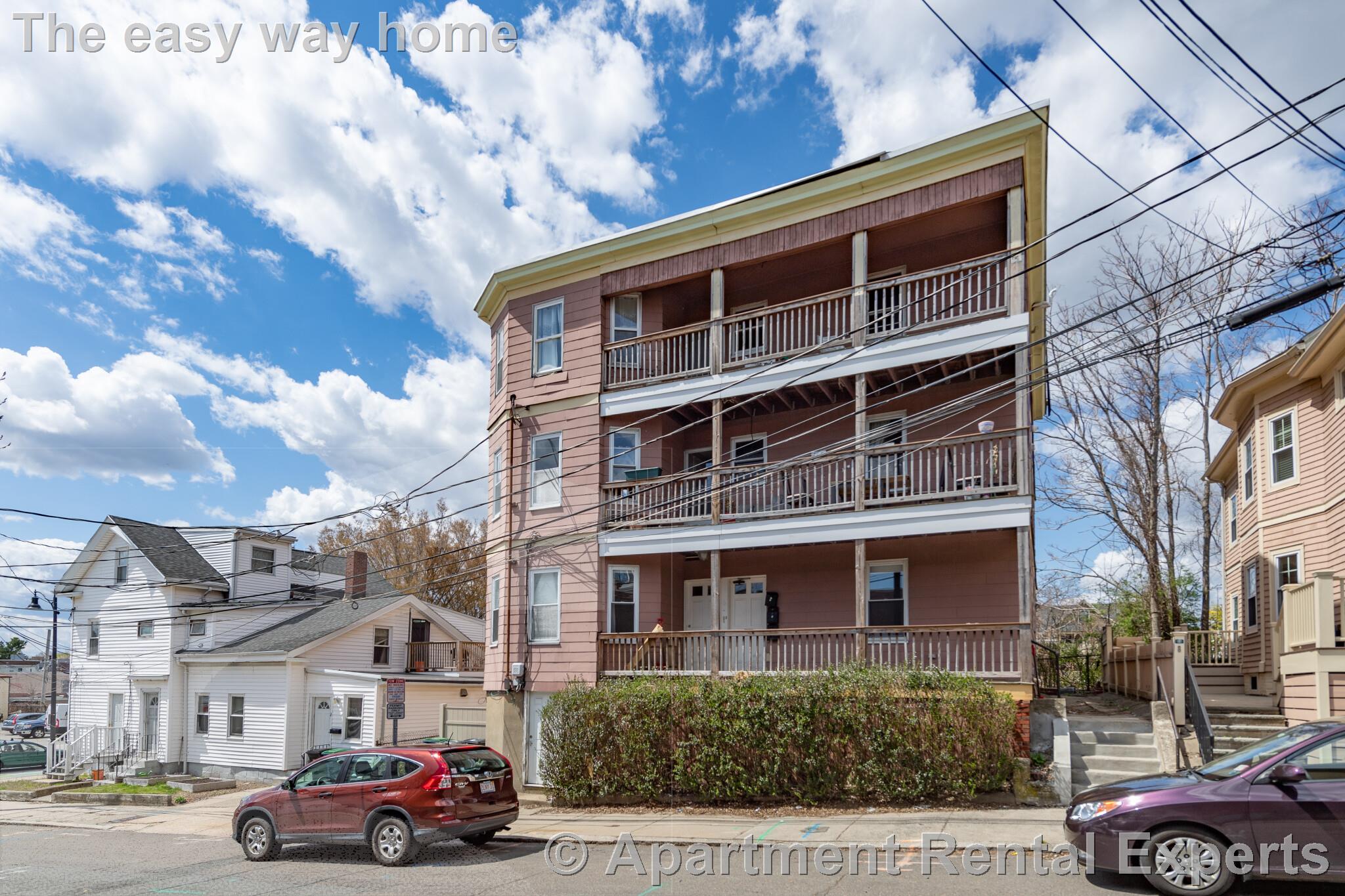 6 bed, 2 bath apartment for rent at 6 Belmont St Unit 1, Spring Hill — photo 11 of 12