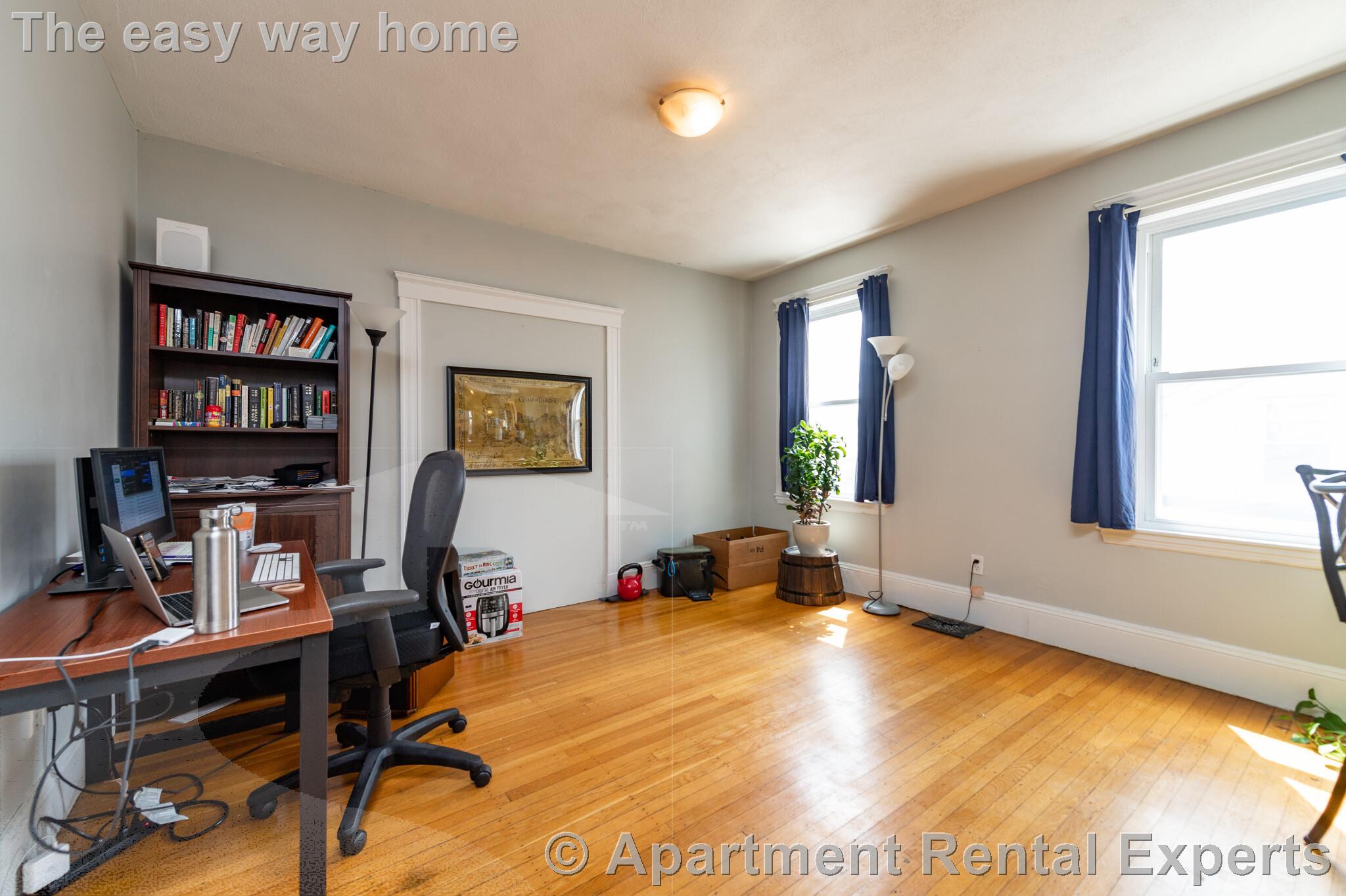 6 bed, 2 bath apartment for rent at 6 Belmont St Unit 1, Spring Hill — photo 8 of 12