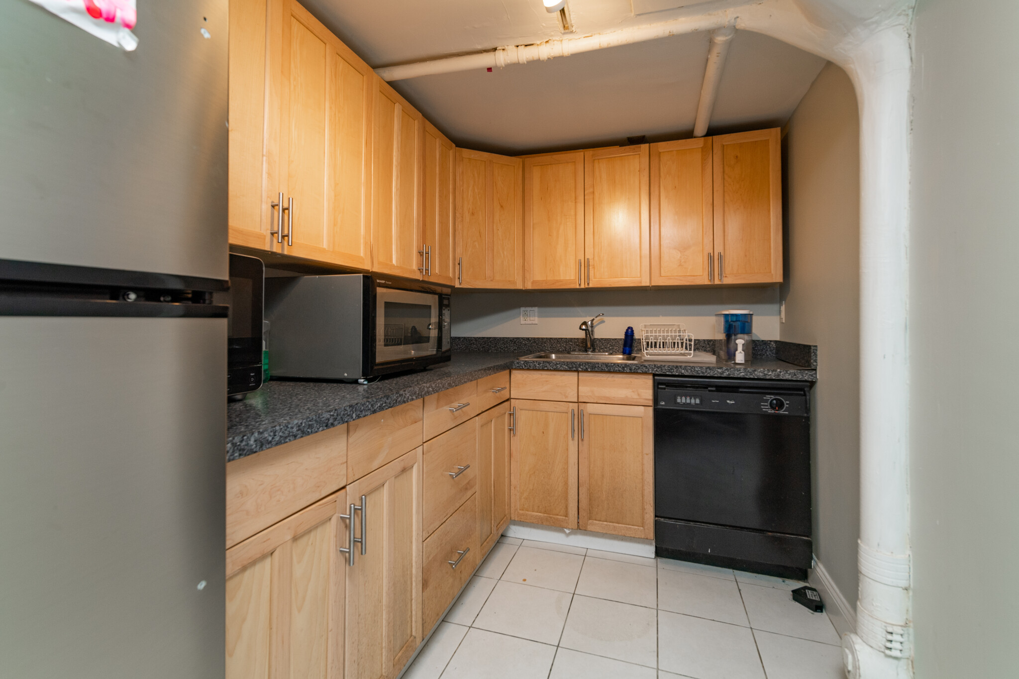6 bed, 2 bath apartment for rent at 6 Belmont St Unit 6, Spring Hill — photo 10 of 12