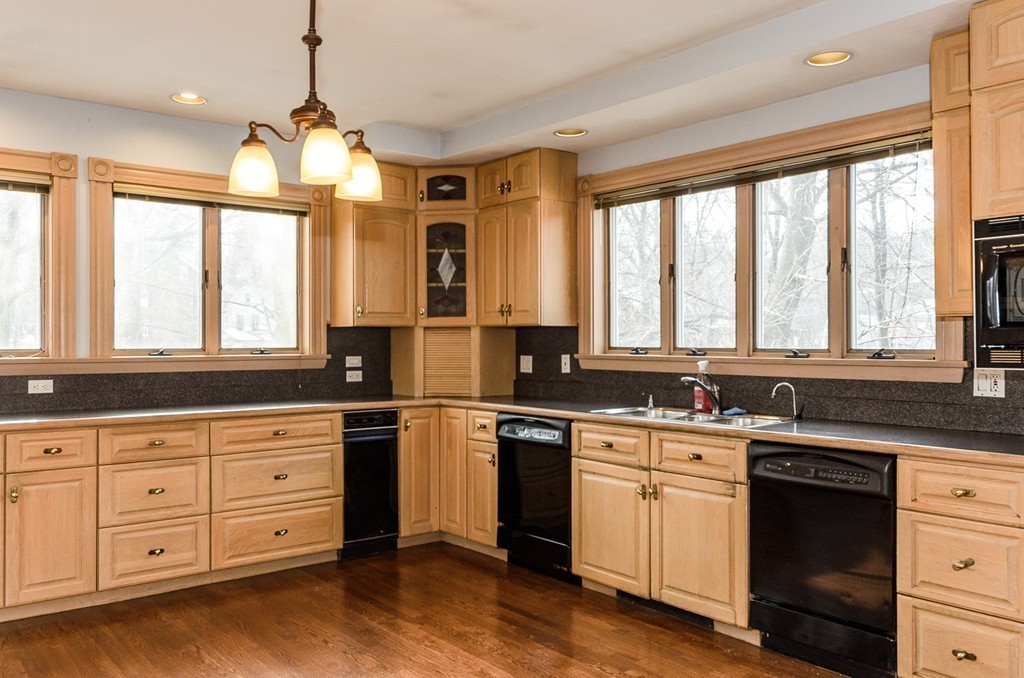 4 bed, 2 bath apartment for rent at 6 Blake Rd Unit 2, Brookline Hills — photo 6 of 15